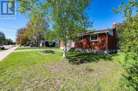 36 Selkirk Street Petawawa ON K8H 1P2