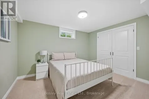 687 Champlain Avenue Cambridge ON N1R 7Z8