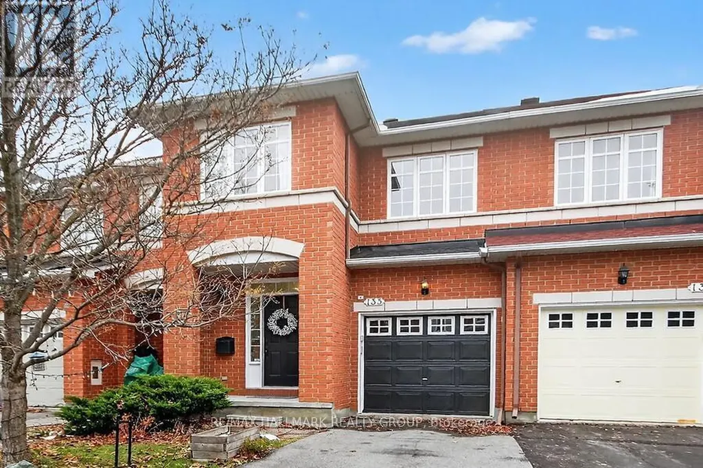 135 Gatespark Private Ottawa ON K2T 1L1
