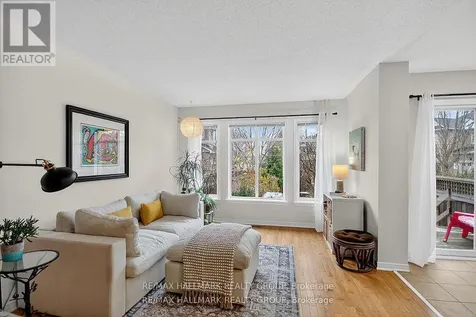 135 Gatespark Private Ottawa ON K2T 1L1