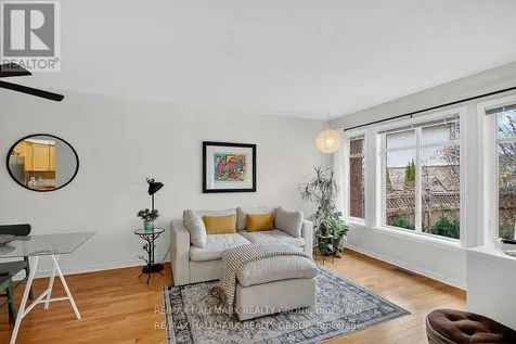 135 Gatespark Private Ottawa ON K2T 1L1