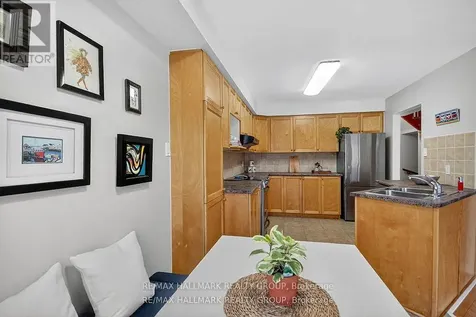 135 Gatespark Private Ottawa ON K2T 1L1