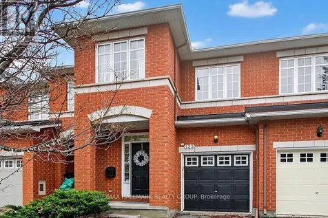 135 Gatespark Private Ottawa ON K2T 1L1
