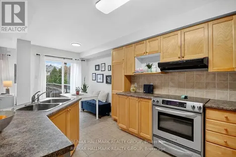 135 Gatespark Private Ottawa ON K2T 1L1