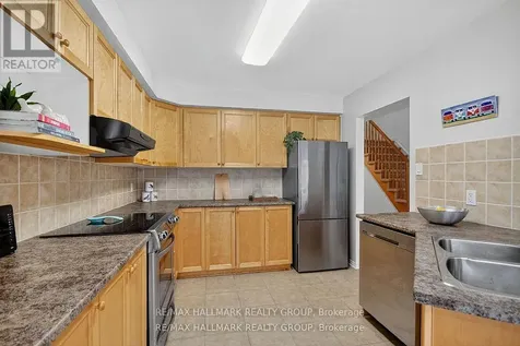 135 Gatespark Private Ottawa ON K2T 1L1