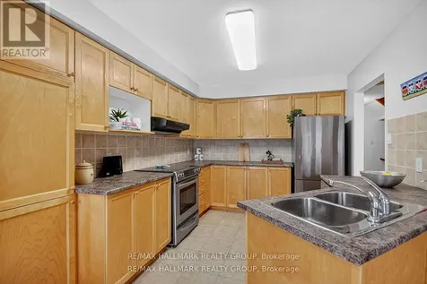 135 Gatespark Private Ottawa ON K2T 1L1