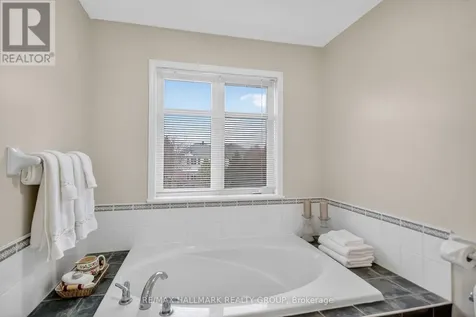 135 Gatespark Private Ottawa ON K2T 1L1