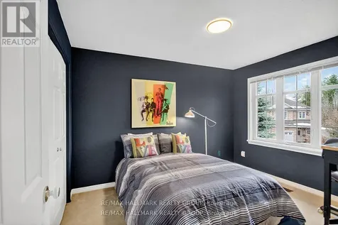 135 Gatespark Private Ottawa ON K2T 1L1