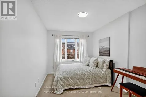 135 Gatespark Private Ottawa ON K2T 1L1