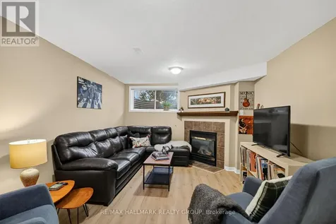 135 Gatespark Private Ottawa ON K2T 1L1