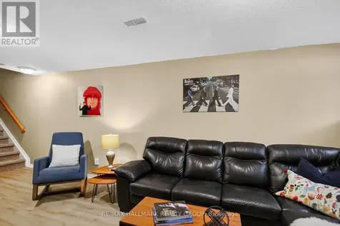 135 Gatespark Private Ottawa ON K2T 1L1