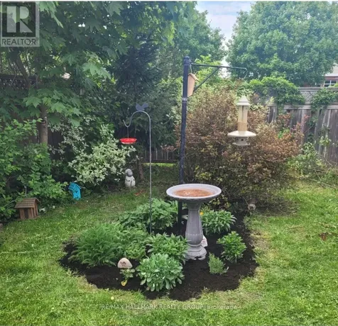 135 Gatespark Private Ottawa ON K2T 1L1