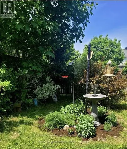 135 Gatespark Private Ottawa ON K2T 1L1