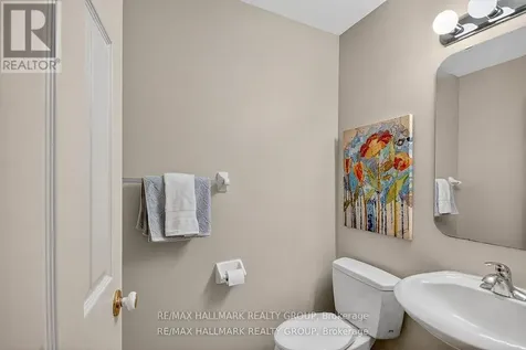 135 Gatespark Private Ottawa ON K2T 1L1