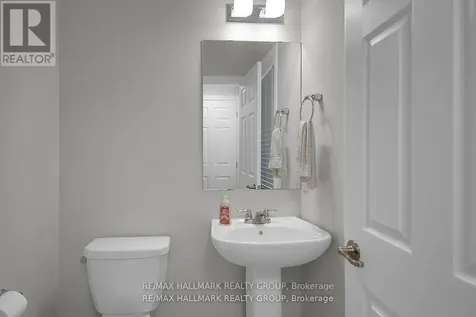 135 Gatespark Private Ottawa ON K2T 1L1