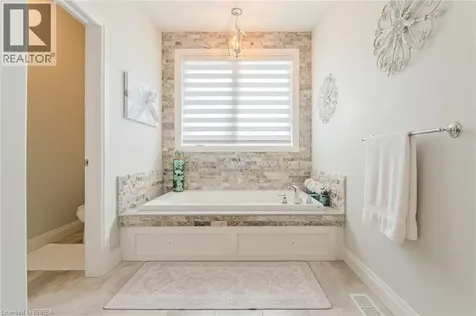 5 Moore Boulevard Brantford ON N3T 0E2
