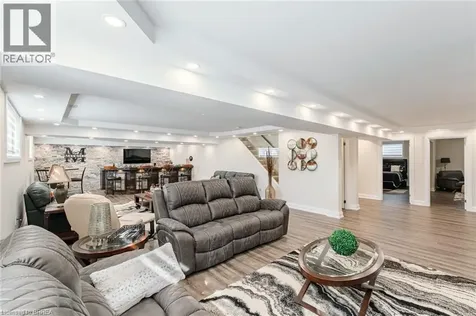 5 Moore Boulevard Brantford ON N3T 0E2