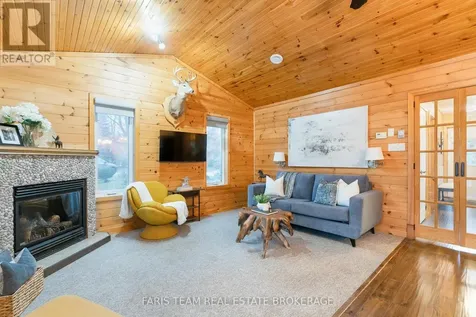 12 Cabin Crescent Wasaga Beach ON L9Z 1X7