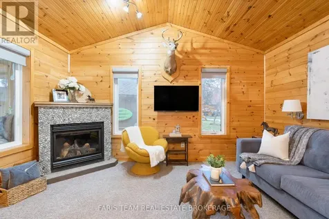 12 Cabin Crescent Wasaga Beach ON L9Z 1X7