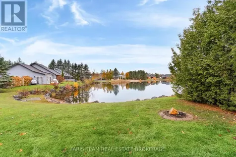 12 Cabin Crescent Wasaga Beach ON L9Z 1X7