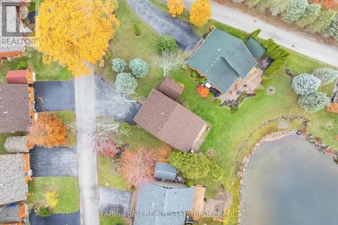 12 Cabin Crescent Wasaga Beach ON L9Z 1X7