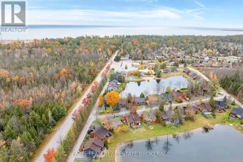 12 Cabin Crescent Wasaga Beach ON L9Z 1X7
