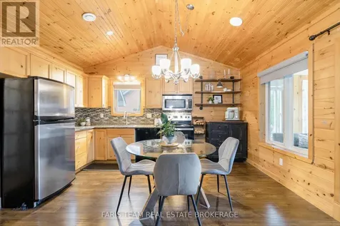 12 Cabin Crescent Wasaga Beach ON L9Z 1X7