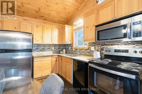 12 Cabin Crescent Wasaga Beach ON L9Z 1X7