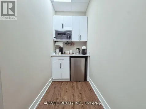 3485 Rebecca Street Oakville (qe Queen Elizabeth) ON L6L 6X9