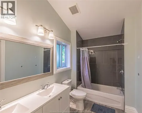 493 Wellington Avenue Windsor ON N9A 5J3
