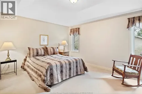 54 Creekview Kingsville ON N9Y 4E6