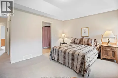 54 Creekview Kingsville ON N9Y 4E6