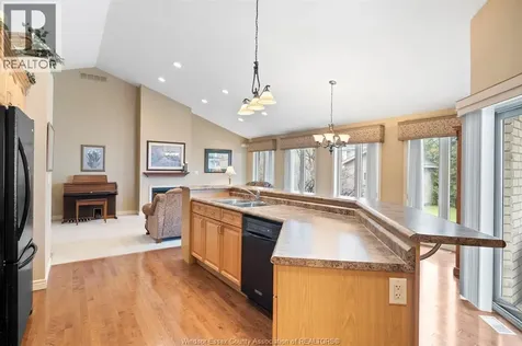 54 Creekview Kingsville ON N9Y 4E6