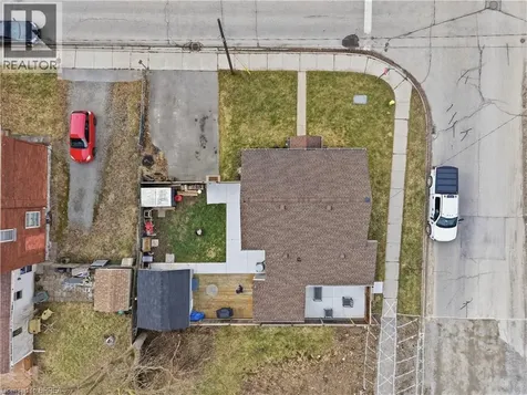 64 Richardson Street Brantford ON N3T 1J1