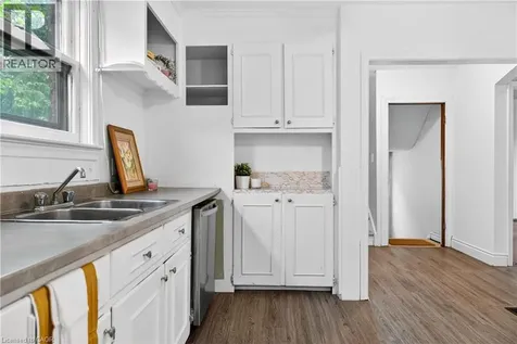 447 Melvin Avenue Hamilton ON L8H 2L6