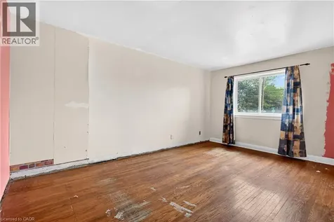 447 Melvin Avenue Hamilton ON L8H 2L6