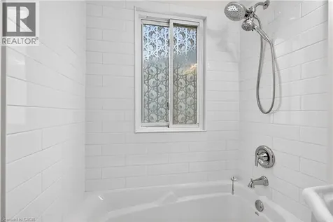 447 Melvin Avenue Hamilton ON L8H 2L6