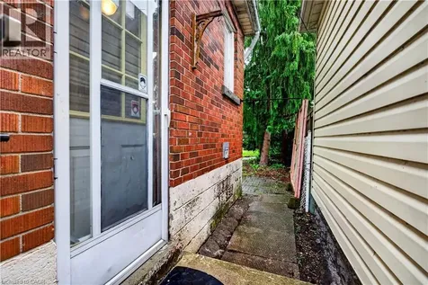 447 Melvin Avenue Hamilton ON L8H 2L6
