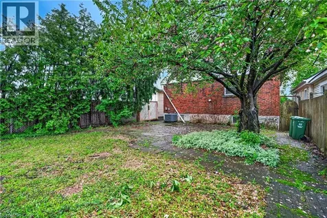 447 Melvin Avenue Hamilton ON L8H 2L6