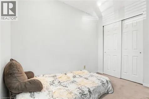 2215 Cleaver Avenue Burlington ON L7M 4C5