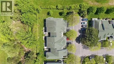 2215 Cleaver Avenue Burlington ON L7M 4C5