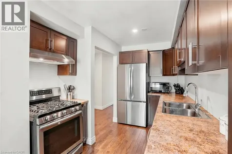 2215 Cleaver Avenue Burlington ON L7M 4C5