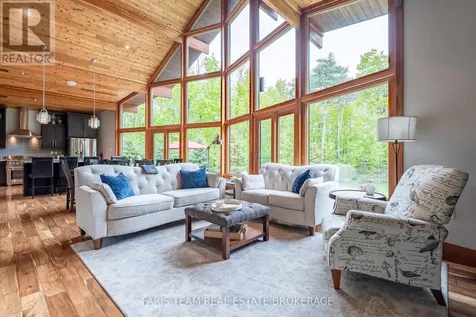 22 Houben Crescent Oro-medonte ON L0L 1T0
