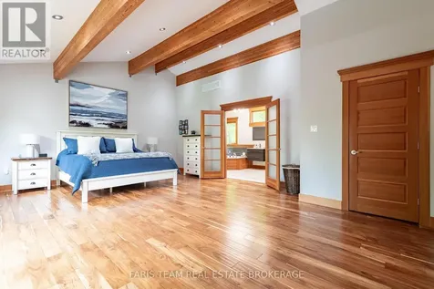 22 Houben Crescent Oro-medonte ON L0L 1T0