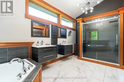 22 Houben Crescent Oro-medonte ON L0L 1T0