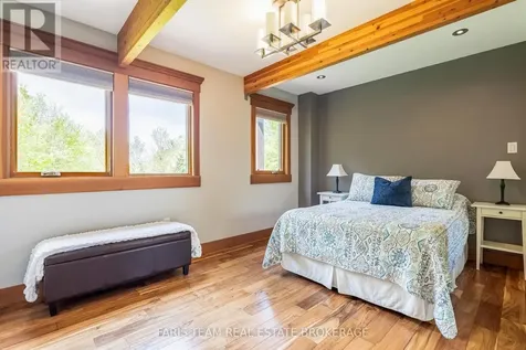 22 Houben Crescent Oro-medonte ON L0L 1T0