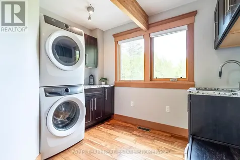22 Houben Crescent Oro-medonte ON L0L 1T0