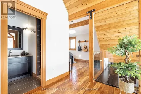 22 Houben Crescent Oro-medonte ON L0L 1T0