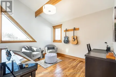 22 Houben Crescent Oro-medonte ON L0L 1T0