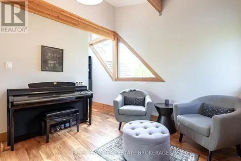 22 Houben Crescent Oro-medonte ON L0L 1T0